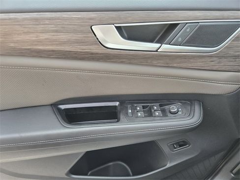 Certified 2025 Volkswagen Atlas SEL image 30