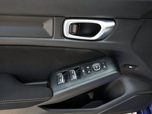 Used 2023 Honda Civic Sport image 12