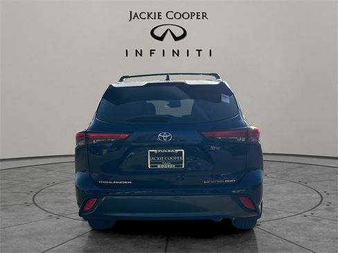 Used 2020 Toyota Highlander Limited image 4