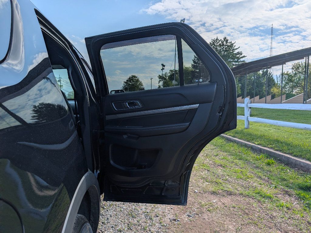 Used 2018 Ford Explorer XLT AWD/4WD image 12