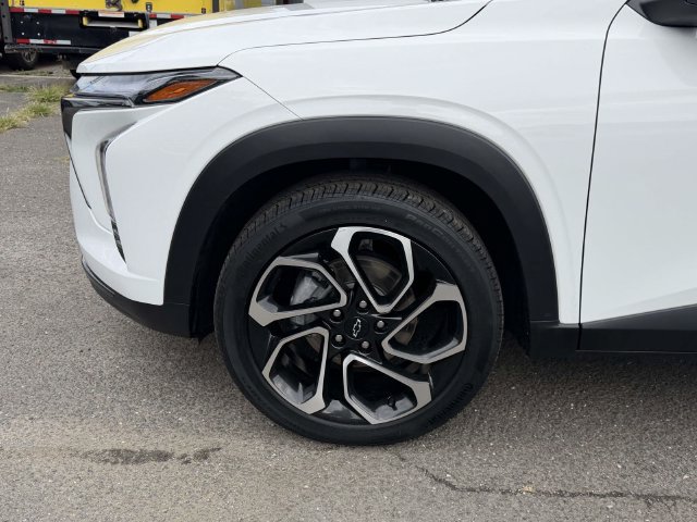 Certified 2024 Chevrolet Trax RS w/ Sunroof Package FWD image 9
