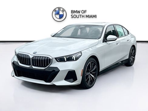 New 2026 BMW 530i w/ M Sport Package RWD image 3