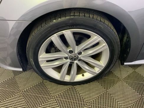 Used 2018 Volkswagen Passat 2.0T SE FWD image 9
