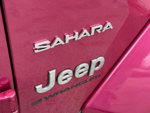 Certified 2024 Jeep Wrangler Sahara w/ Technology Group image 16