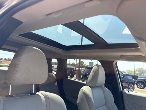 Used 2024 Mitsubishi Outlander 4WD Plug-In Hybrid image 10