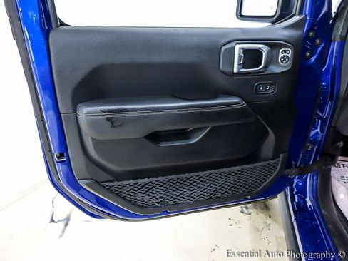 Used 2020 Jeep Wrangler Unlimited Sahara w/ Uconnect 4C Nav & Sound Group AWD/4WD image 24