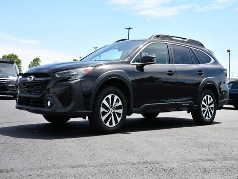 Used 2023 Subaru Outback Premium AWD/4WD image 3