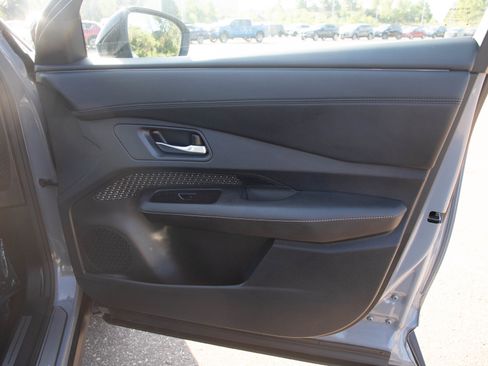 Used 2023 Nissan Ariya AWD image 12