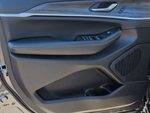 New 2025 Jeep Grand Cherokee L Limited image 11