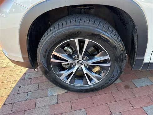 Used 2019 Toyota Highlander LE image 10