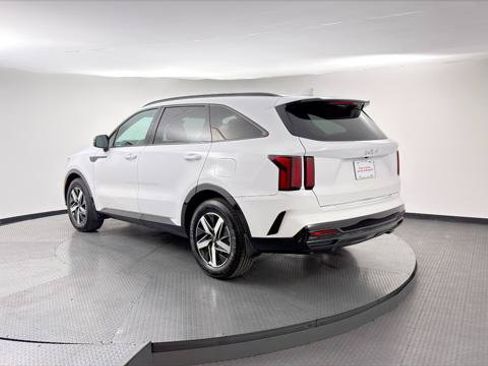Used 2022 Kia Sorento S FWD image 6