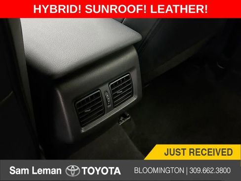 Used 2025 Toyota Camry SE image 25