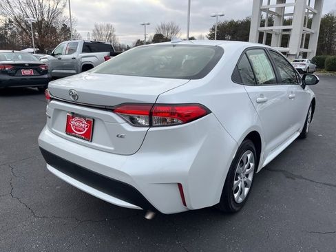 Used 2022 Toyota Corolla LE image 5