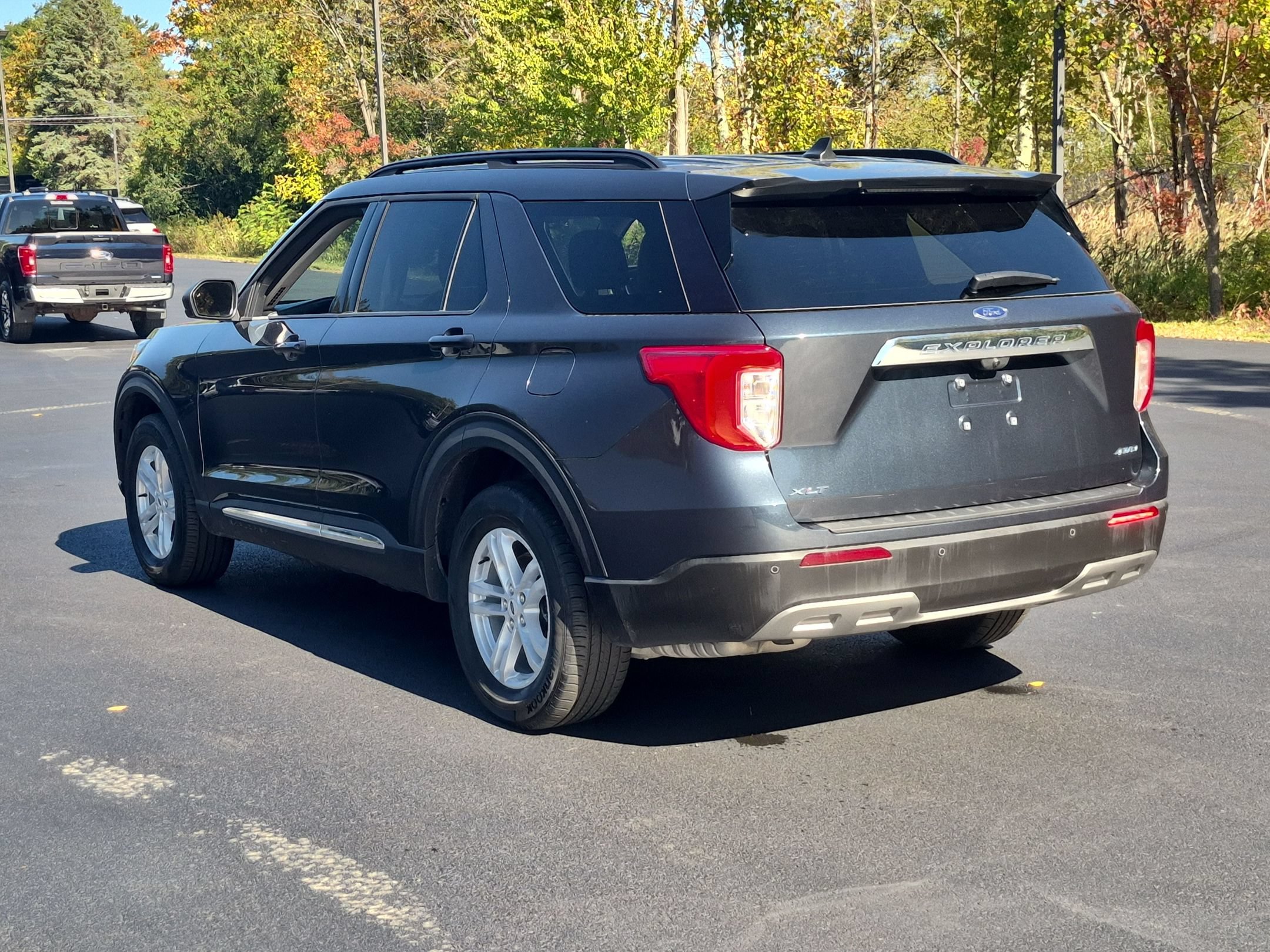 Used 2023 Ford Explorer XLT w/ Equipment Group 202A AWD/4WD image 5