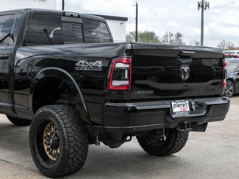 Used 2019 RAM 2500 Laramie w/ Black Appearance Package image 14