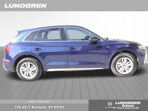 Used 2023 Audi Q5 2.0T Premium w/ Convenience Package image 2
