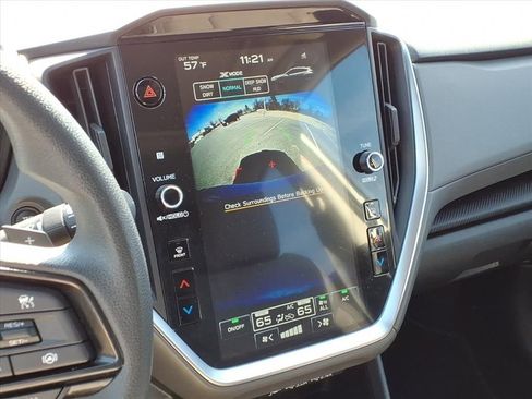 Used 2025 Subaru Crosstrek 2.0i Premium image 23