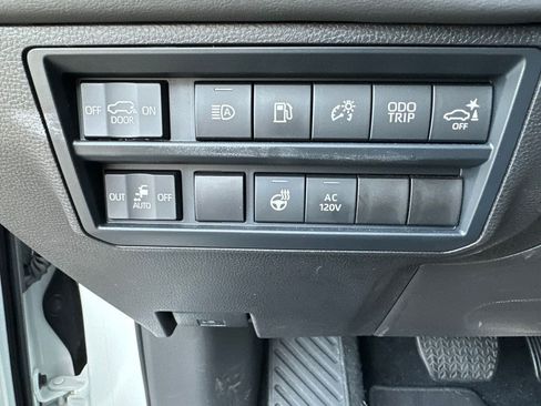 Used 2025 Toyota Sequoia Platinum AWD/4WD image 10