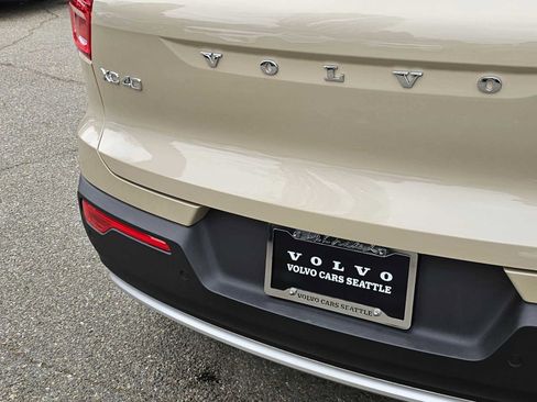 New 2025 Volvo XC40 B5 Plus w/ Climate Package image 15