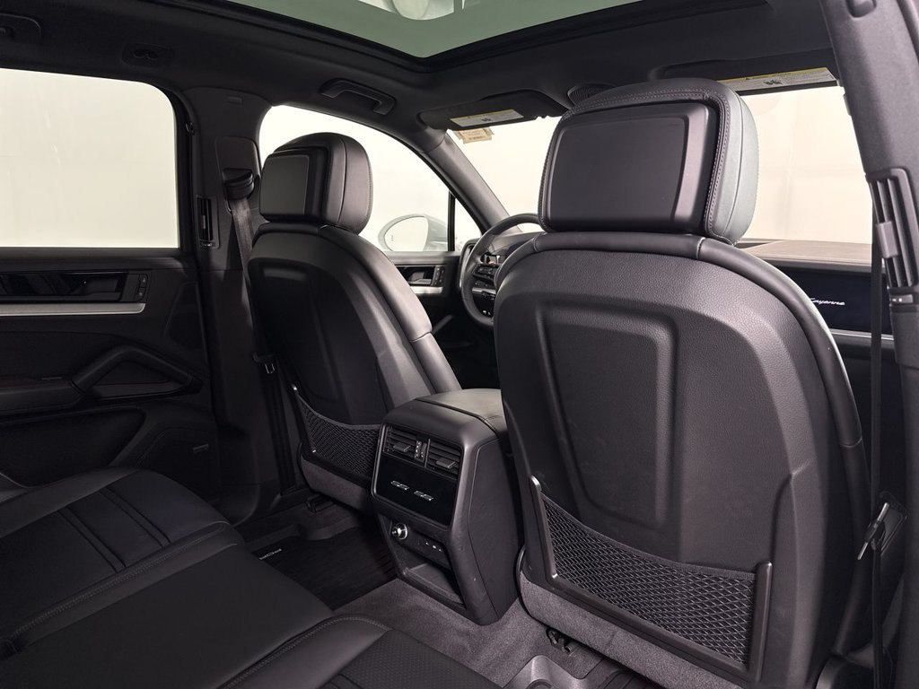 Certified 2025 Porsche Cayenne S AWD/4WD image 25
