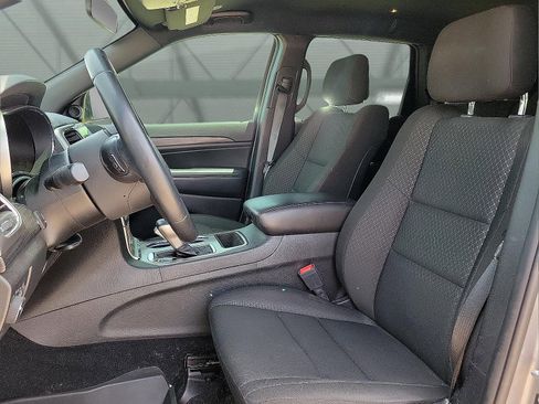 Used 2021 Jeep Grand Cherokee Laredo image 12