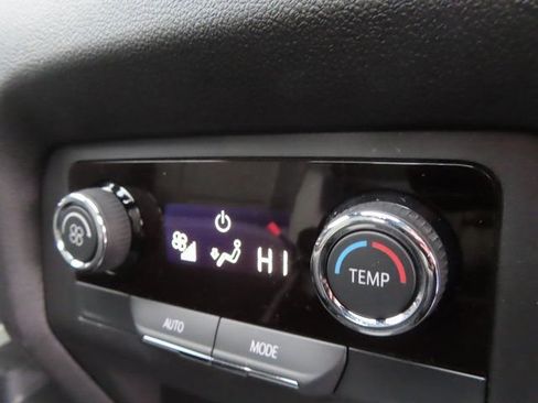Used 2025 Chevrolet Traverse LT w/ Sun and Wheel Package AWD/4WD image 38