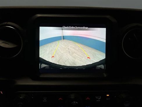 Used 2021 Jeep Wrangler Unlimited Sahara image 9