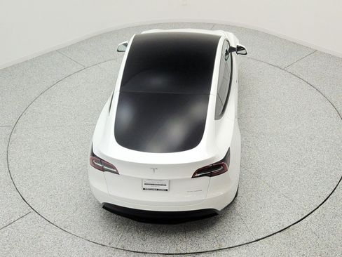 Used 2022 Tesla Model Y Long Range AWD/4WD image 26