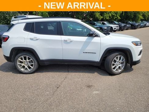 Used 2023 Jeep Compass Latitude AWD/4WD image 2
