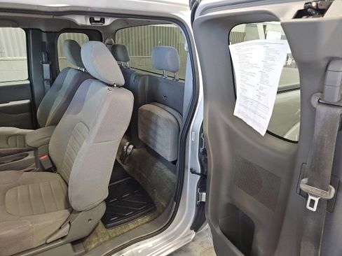 Used 2015 Nissan Frontier S image 16