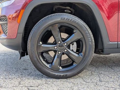 Certified 2023 Jeep Grand Cherokee Altitude AWD/4WD image 29