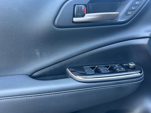 Used 2025 Toyota Crown Signia w/ Advanced Technology Package image 11