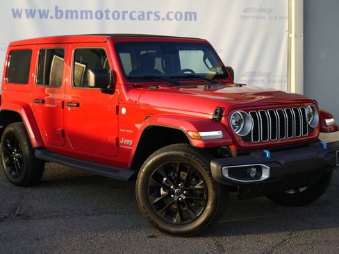 Used 2024 Jeep Wrangler Unlimited Sahara w/ Technology Group AWD/4WD image 1
