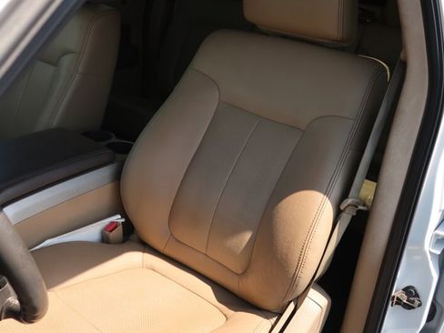 Used 2010 Ford F150 Lariat image 16