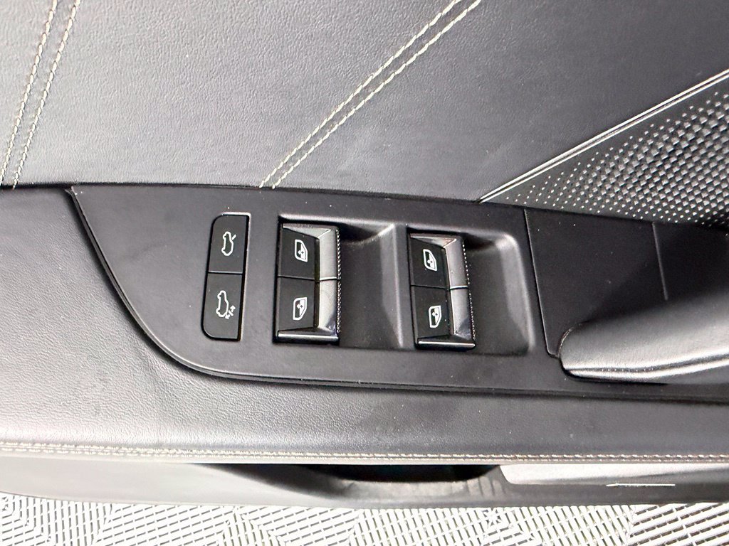 Certified 2026 Porsche Cayenne Turbo AWD/4WD image 19