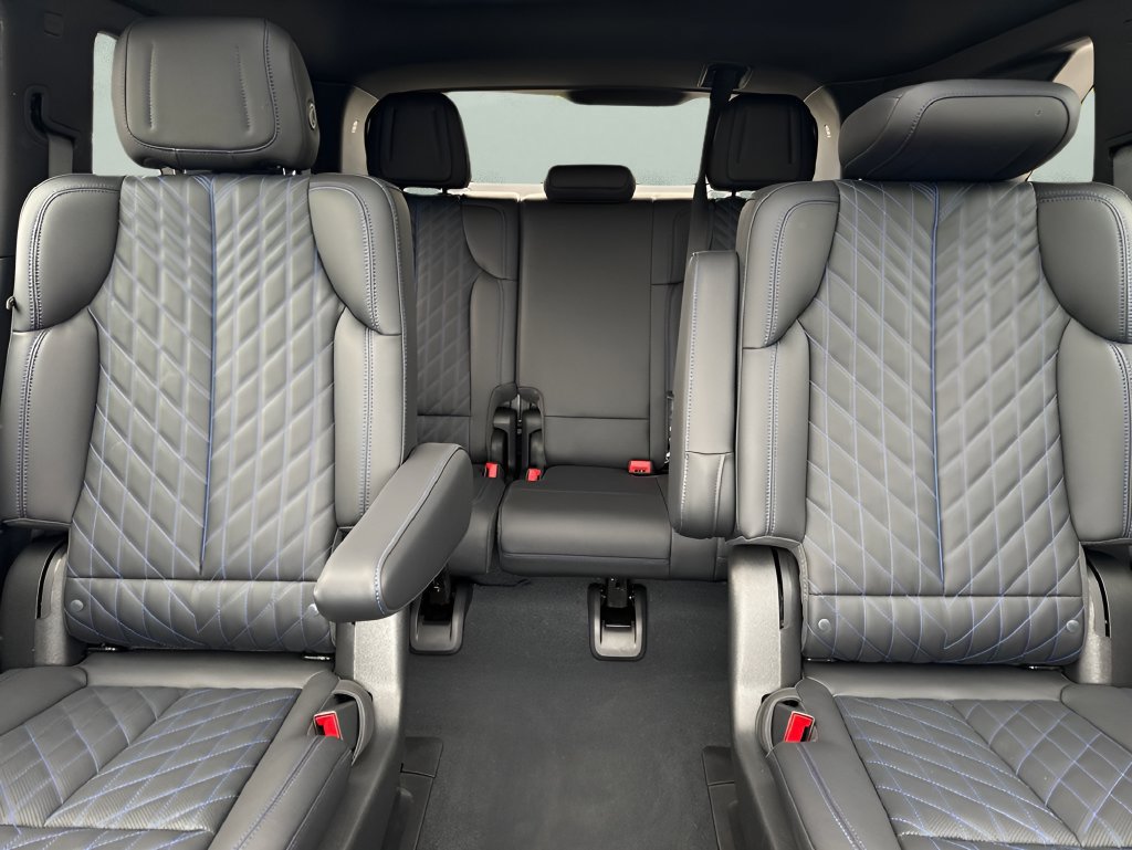 Used 2025 Cadillac Escalade IQ Luxury 1 AWD/4WD image 10