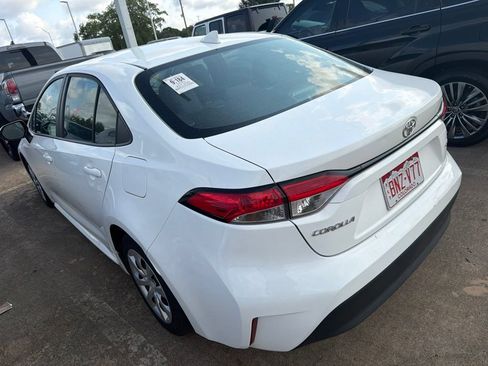 Used 2025 Toyota Corolla LE FWD image 4