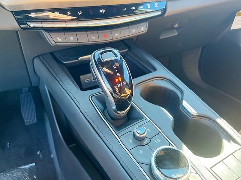 Used 2025 Cadillac XT4 Premium Luxury w/ LPO, ONYX Package AWD/4WD image 16