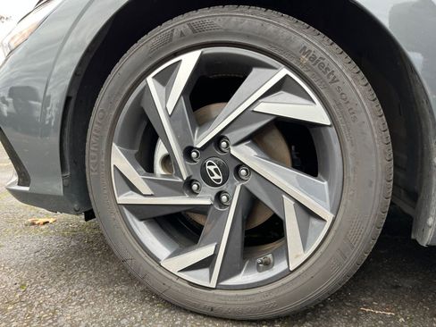 Used 2025 Hyundai Elantra SEL image 29