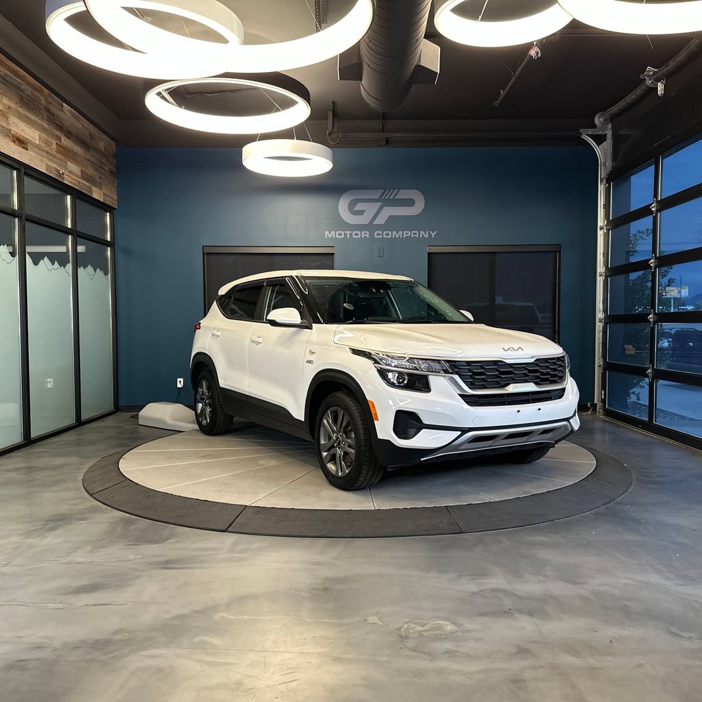 Used 2023 Kia Seltos LX AWD/4WD image 1