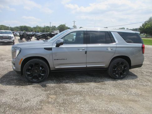 New 2026 GMC Yukon Denali w/ Denali Reserve Package AWD/4WD image 7