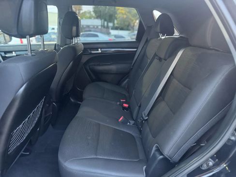 Used 2014 Kia Sorento LX image 12