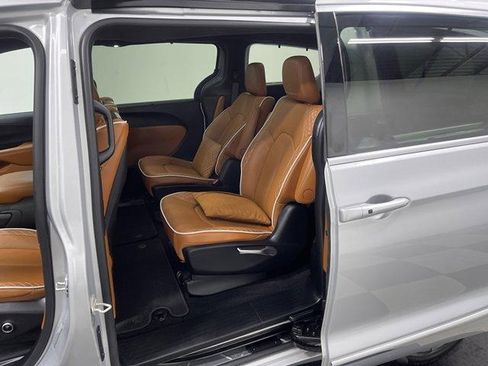 Used 2026 Chrysler Pacifica Pinnacle FWD image 13