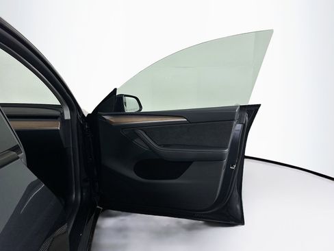 Used 2025 Tesla Model Y Long Range image 32