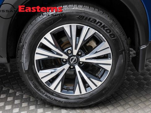 Used 2022 Nissan Rogue SV image 12