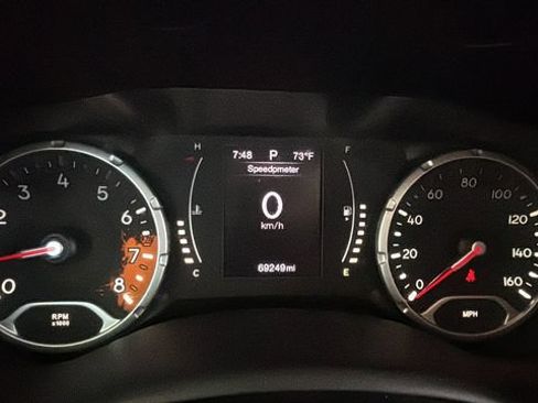 Used 2015 Jeep Renegade Latitude FWD image 12