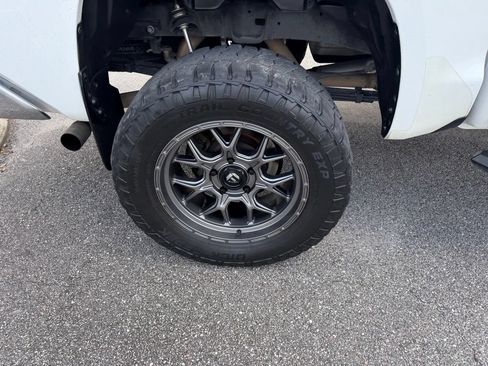 Used 2019 Toyota Tundra SR5 w/ SR5 Upgrade Package AWD/4WD image 5