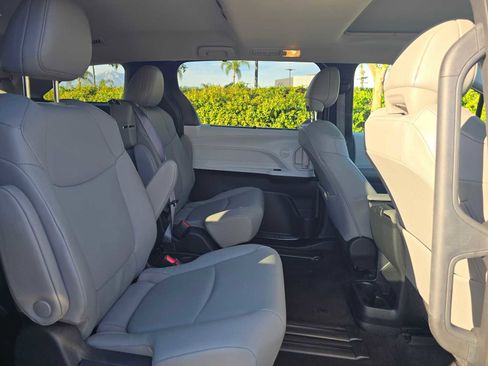 Used 2025 Toyota Sienna XLE image 12
