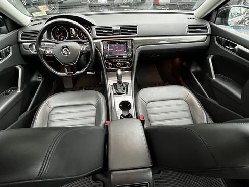 Used 2018 Volkswagen Passat 3.6 SEL Premium image 35