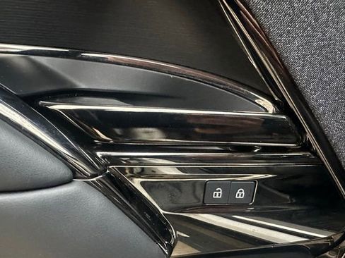 Used 2023 Land Rover Range Rover Sport SE image 16